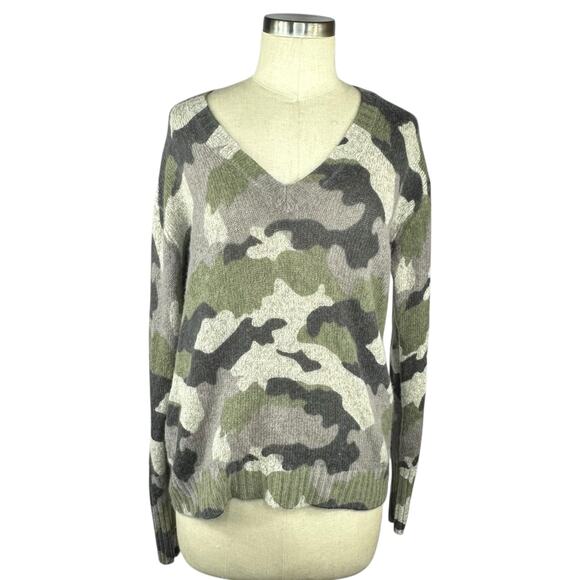 360 CASHMERE Green Gray Camouflage Camo Wool Cashmere V-Neck Sweater Size Small - Picture 1 of 7